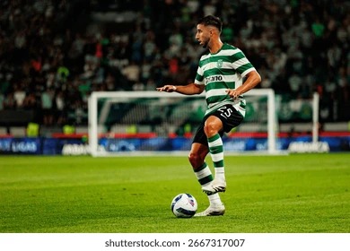 远在迈阿密心系罗马，托蒂和坎德拉用手机观看老东家焦点大战